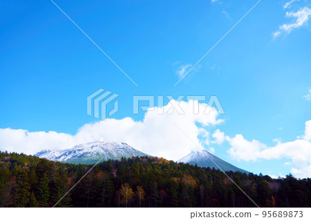 北海道秋季的美寒山和阿寒山 北海道秋季的美寒山和阿寒山 95689873