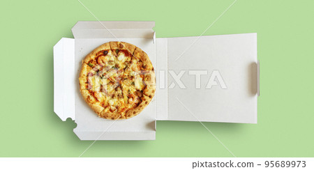 彩色背景上的比薩餅 彩色背景上的比薩餅 95689973