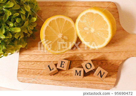 “LEMON”字母字符塊 95690472
