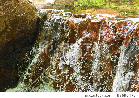 Clear stream splashing 95690473