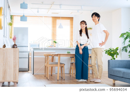 Married couple, family, lifestyle, living room Married couple, family, lifestyle, living room 95694034