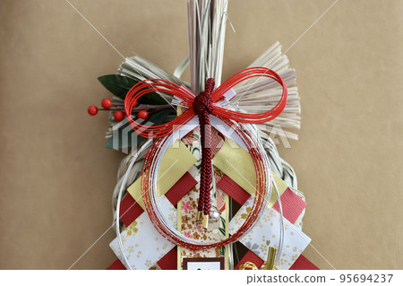 Japanese New Year decorations: Shimekazari 95694237