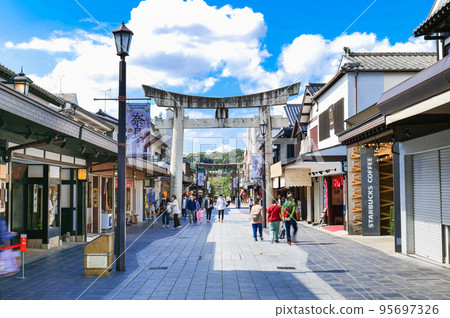 太宰府天滿宮門前町*局部柔焦 95697326