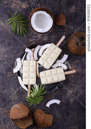 Healthy coconut ice cream popsicles 95698052