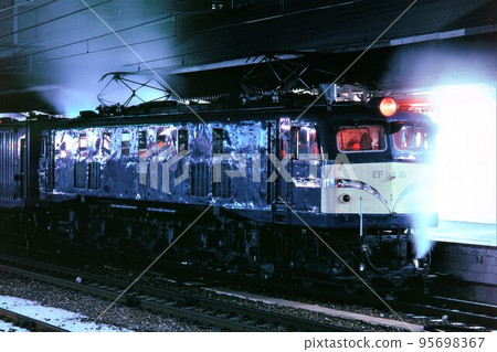 Railway National Railways JR train locomotive direct current EF58 36 luggage night Kyoto Tokaido Main Line 95698367