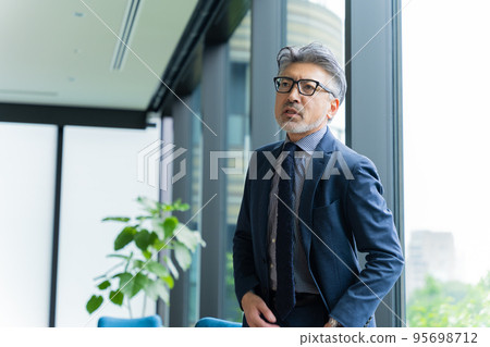 商人/高級男性 95698712