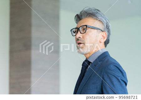 商人/高級男性 95698721