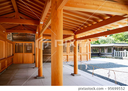 正在進行重建和修復工作的秋季阿蘇神社（熊本縣阿蘇市） 95699552
