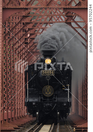SL Hitoyoshi, crossing the second Kumagawa bridge 95702244