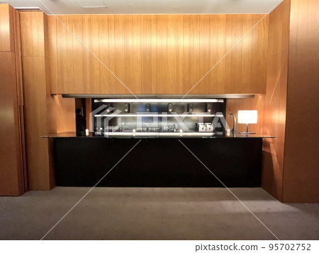 A stylish and classy bar in Ginza 95702752