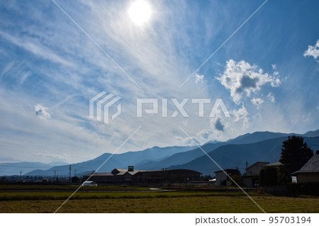 信州安曇野秋天的田園風光 95703194