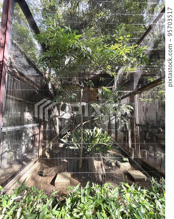 動物園裡的籠子 動物園裡的籠子 95703517
