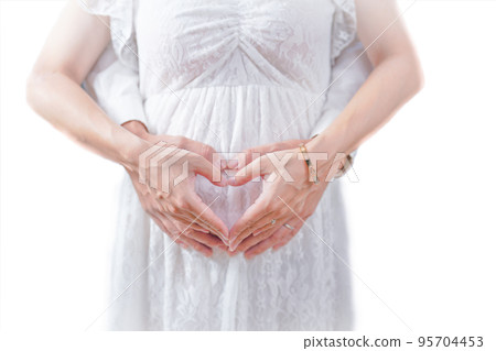 Maternity photo image with a couple making a heart White background (shooting a real pregnant woman) 95704453