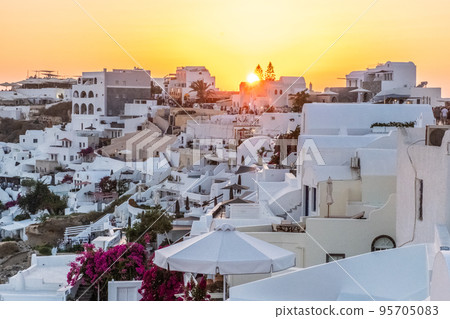 Beautiful view of Santorini Sunset. Island in Greece 95705083