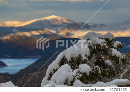 Winter in Flaming Gorge 95705965