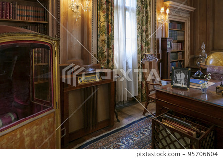 Luxury interior of home library Sitting room with elegant furniture at Vanderbilt Museum Long Island Luxury interior of home library Sitting room with elegant furniture at Vanderbilt Museum Long Island 95706604
