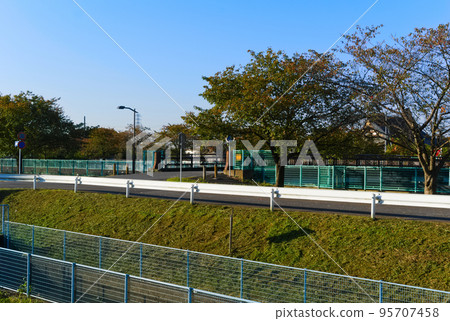 Scenery along the Tokyo Gaikan Expressway, Yashio City, Saitama Prefecture, October 2022 95707458