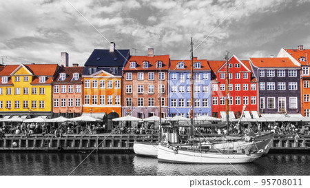 Colorful buildings of Nyhavn in Copenhagen, Denmark 95708011