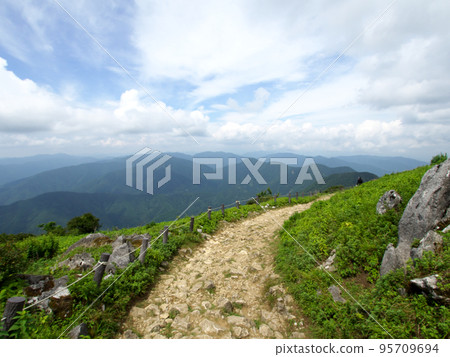 夏季伊吹山路 95709694