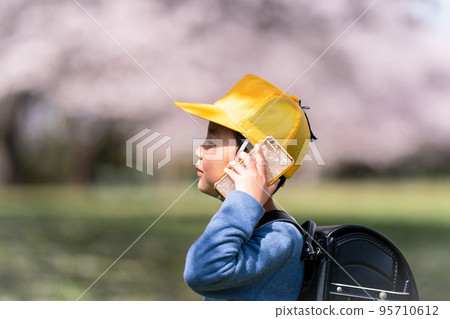 phone, elementary student, primary school child 95710612