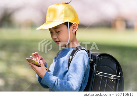smartphone, sumaho, elementary student 95710615