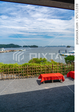 從觀瀾亭看到的松島灣(宮城縣松島町) 從觀瀾亭看到的松島灣(宮城縣松島町) 95711339