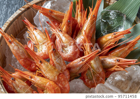 Fresh and delicious shrimp 95711458