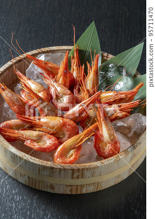 Fresh and delicious shrimp 95711470