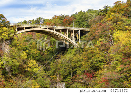 宮城縣鳴子峽大崎市秋葉美凱利橋 宮城縣鳴子峽大崎市秋葉美凱利橋 95711572