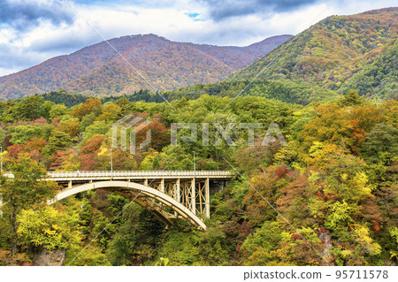 宮城縣鳴子峽大崎市秋葉美凱利橋 宮城縣鳴子峽大崎市秋葉美凱利橋 95711578