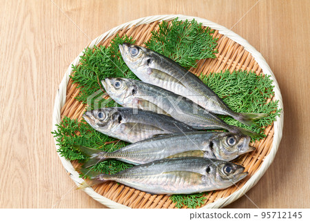 濾鍋裡的竹莢魚 95712145