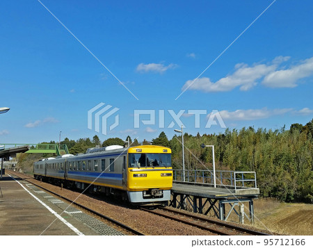 Kiya 95 stopping at Nakaseko Station Kiya 95 stopping at Nakaseko Station 95712166