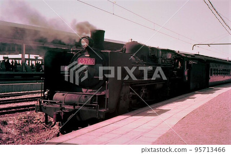 1968年名古屋站C57蒸汽機車和舊客車關西幹線名古屋市愛知縣老彩色照片 95713466