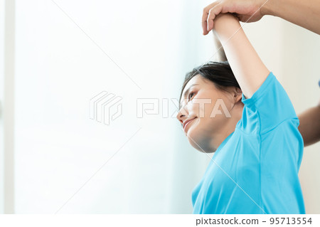 A woman receiving accommodation A woman receiving accommodation 95713554