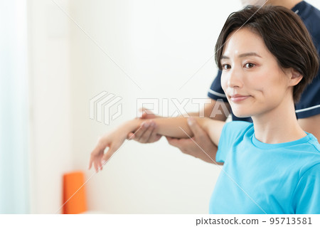 A woman receiving accommodation A woman receiving accommodation 95713581