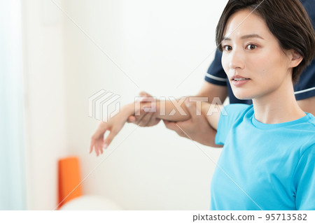 A woman receiving accommodation A woman receiving accommodation 95713582