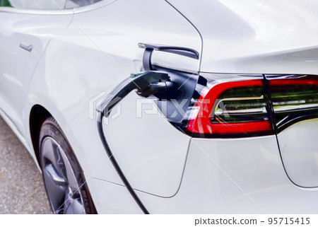 電動汽車充電 電動汽車充電 95715415
