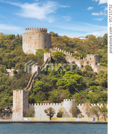 Rumelihisari, or Bogazkesen Castle, at the hills of the European side of Bosphorus Strait, Istanbul, Turkey 95715752