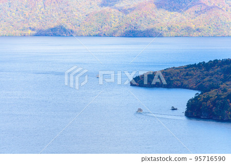 Excursion boat that crosses the vast Lake Towada from Kodakedai 95716590