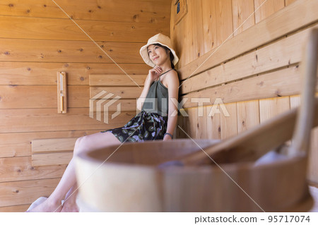 桑拿女孩進入桑拿 95717074
