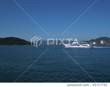 離開德山港的遊輪(山口縣周南市) 離開德山港的遊輪(山口縣周南市) 95717742