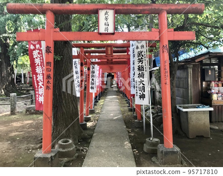 竹吉稻荷神社的鳥居 95717810