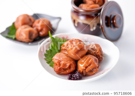 Large Umeboshi (Shiso-zuke Kishu Nanko Ume) Large Umeboshi (Shiso-zuke Kishu Nanko Ume) 95718606