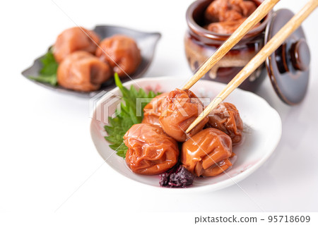 Large Umeboshi (Shiso-zuke Kishu Nanko Ume) 95718609