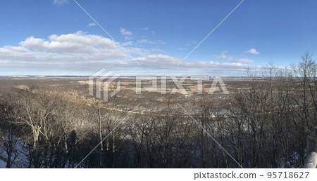 Kushiro Marsh on a sunny day 95718627