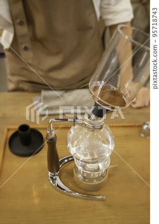 Syphon coffee maker in craft cafe 95718743