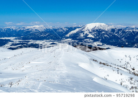 Mt. Ibuki seen from the highest peak of Mt. Ryozen 95719298