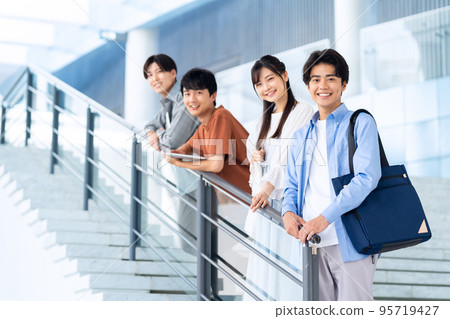 男大學生校園生活學生男女 95719427