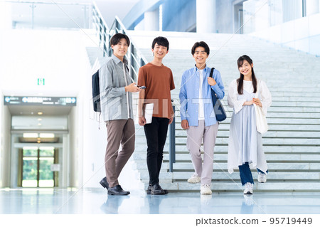 男大學生校園生活學生男女 95719449