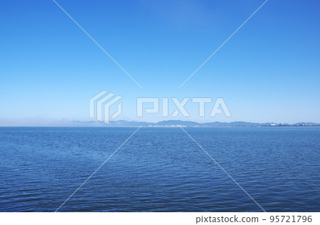 濃霧中海的晨景 濃霧中海的晨景 95721796